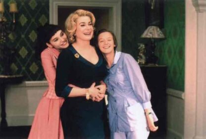 8 Women (2002) with English Subtitles on DVD - Image 2