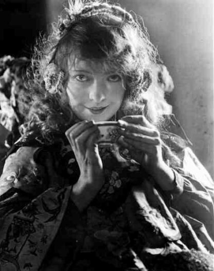 Broken Blossoms or the Yellow Man and the Girl (1919) Starring Lillian Gish on DVD - Image 2