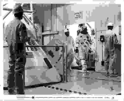 Capricorn One (1977) Starring Elliott Gould on DVD - Image 2