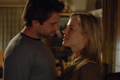 Circle of Friends (2006) Starring Julie Benz on DVD - Image 2