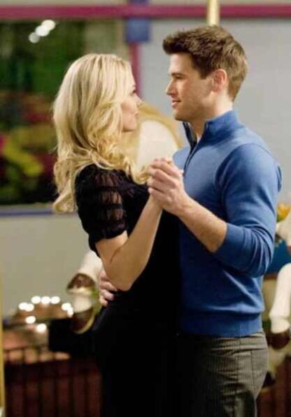 Desperately Seeking Santa (2011) Starring Laura Vandervoort on DVD - Image 4