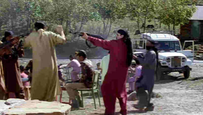 Dil Pardesi Ho Gayaa (2003) with English Subtitles on DVD - Image 3