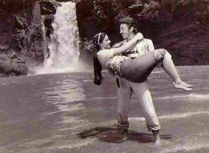 Ek Duuje Ke Liye (1981) with English Subtitles on DVD - Image 4