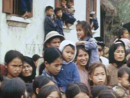 Far from Vietnam (1967) with English Subtitles on DVD - Image 4