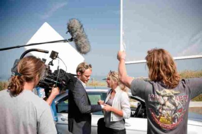 High Heels, Low Tide (2012) with English Subtitles on DVD - Image 2