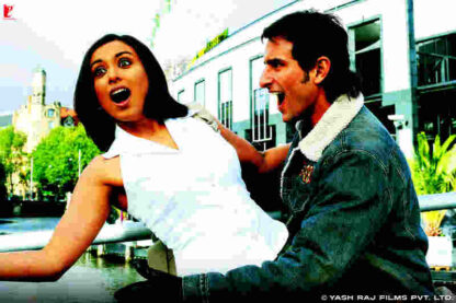 Hum Tum (2004) with English Subtitles on DVD - Image 2