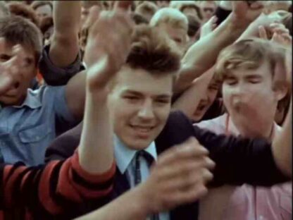 Is It Easy to Be Young? (1986) with English Subtitles on DVD - Image 3