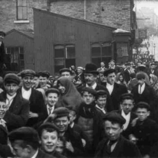 Messrs Lumb and Co Leaving the Works, Huddersfield (1900) with English Subtitles on DVD