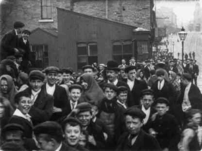 Messrs Lumb and Co Leaving the Works, Huddersfield (1900) with English Subtitles on DVD
