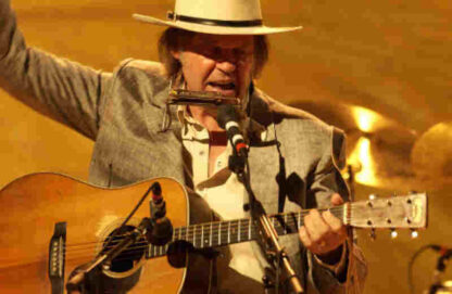 Neil Young: Heart of Gold (2006) Starring Neil Young on DVD - Image 3