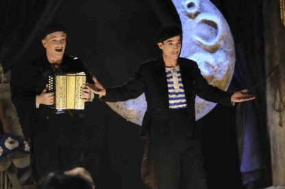 Pájaros de papel (2010) with English Subtitles on DVD - Image 2