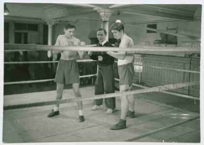 Prästen som slog knockout (1943) with English Subtitles on DVD