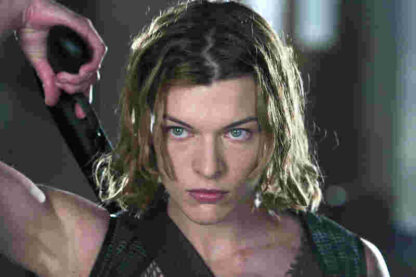 Resident Evil: Apocalypse (2004) Starring Milla Jovovich on DVD - Image 2