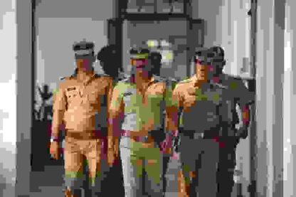 Singham (2011) with English Subtitles on DVD - Image 2