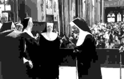 Sister Act (1992) Starring Whoopi Goldberg on DVD - Image 2