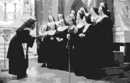 Sister Act (1992) Starring Whoopi Goldberg on DVD - Image 4
