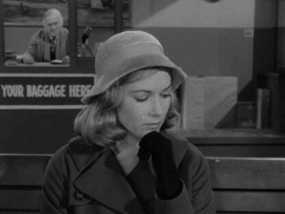 The Twilight Zone Mirror Image (1960) Starring Rod Serling on DVD