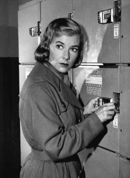 The Twilight Zone Mirror Image (1960) Starring Rod Serling on DVD - Image 3