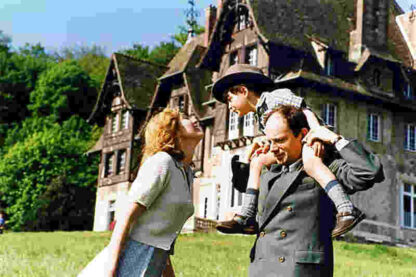 Un monde presque paisible (2002) with English Subtitles on DVD - Image 3