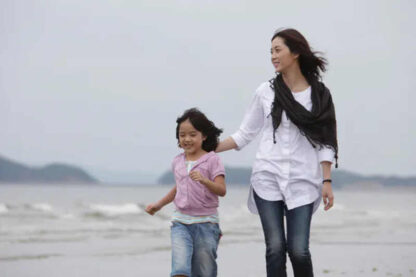 Wedding Dress (2010) with English Subtitles on DVD - Image 2
